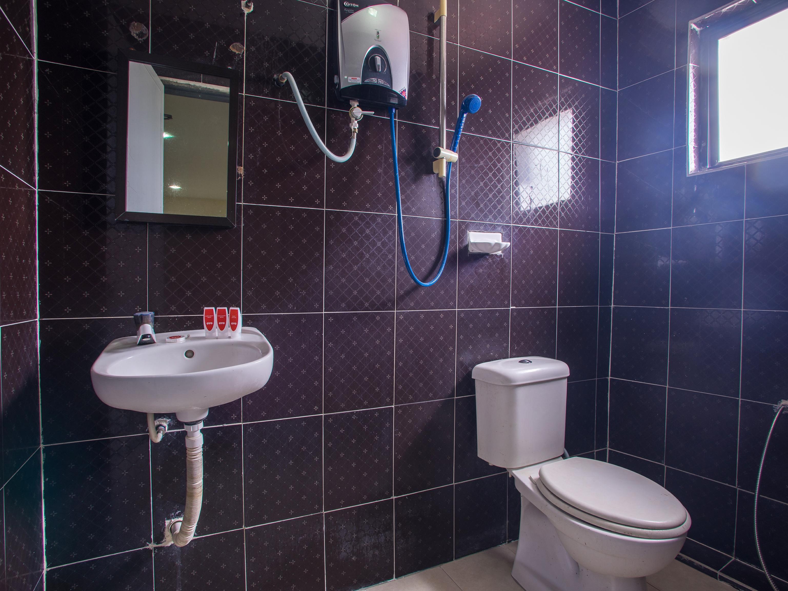 Oyo 44010 Royals Star Hotel Σερεμπάν Εξωτερικό φωτογραφία