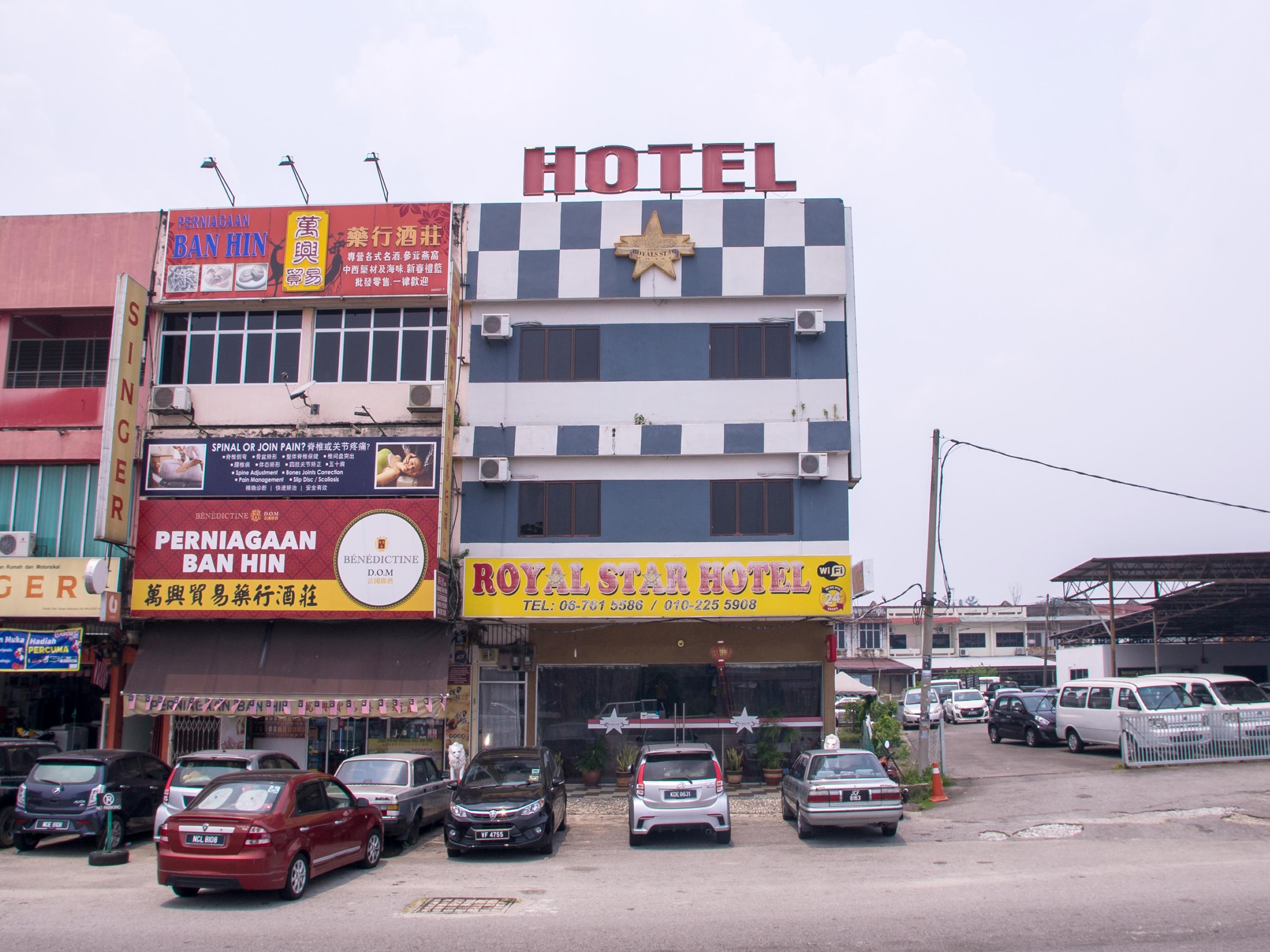 Oyo 44010 Royals Star Hotel Σερεμπάν Εξωτερικό φωτογραφία